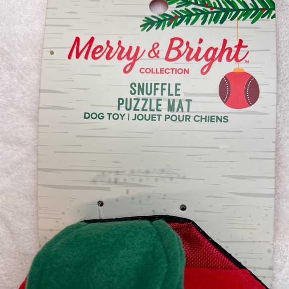 Merry and Bright snuzzle Interactive Puzzle Mat for Dogs - Picture 3 of 8
